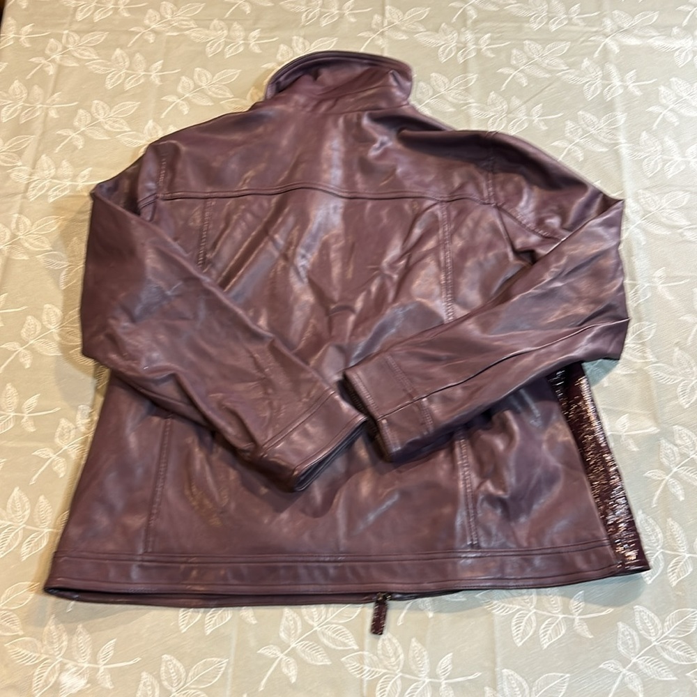 Ladies Mark Jacket. - Picture 4 of 5